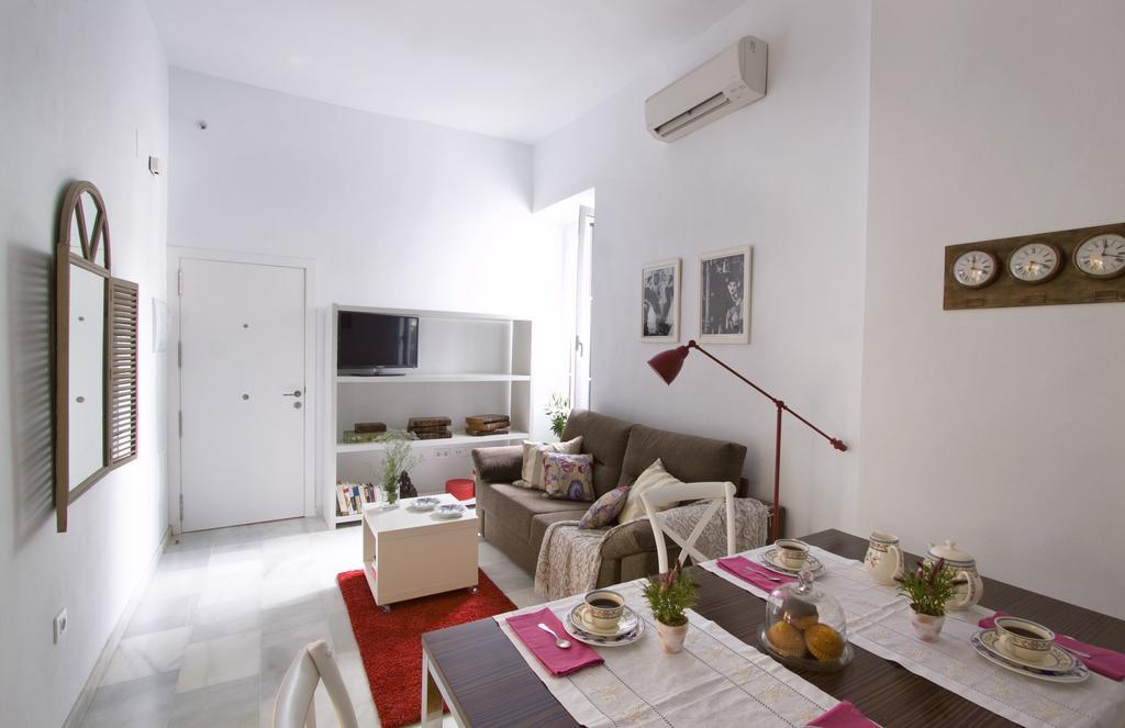 Apartamentos Plaza Pilatos Sevilla Kültér fotó