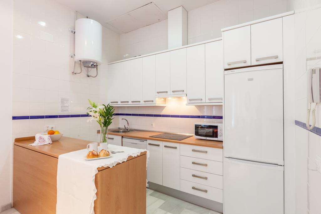 Apartamentos Plaza Pilatos Sevilla Kültér fotó