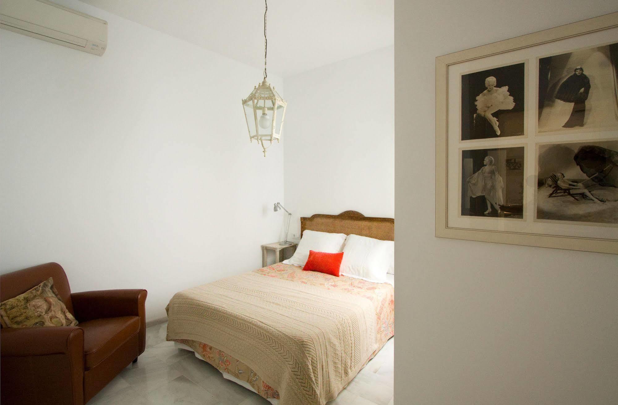 Apartamentos Plaza Pilatos Sevilla Kültér fotó